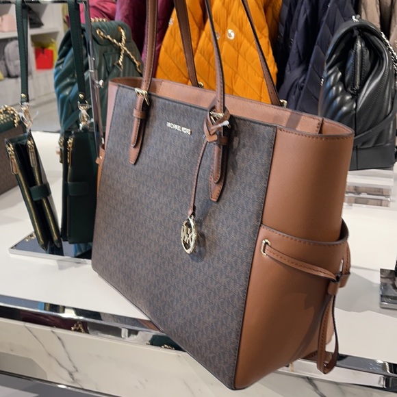 Michael Kors Gilly Travel Large Drawstring Tote - Picture 8 of 16